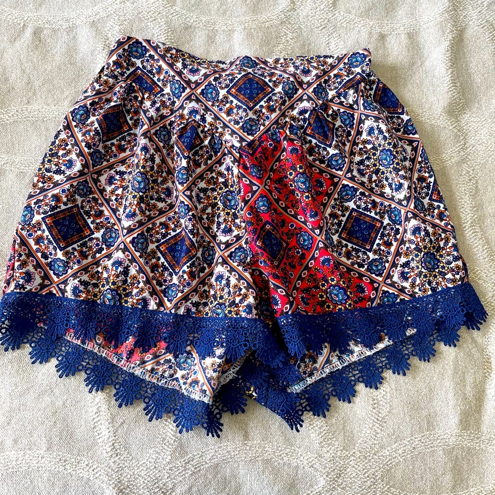 SOLD🚨 CHARLOTTE RUSSE GUC Bohemian High Waisted Silk Shorts - Picture 1 of 5
